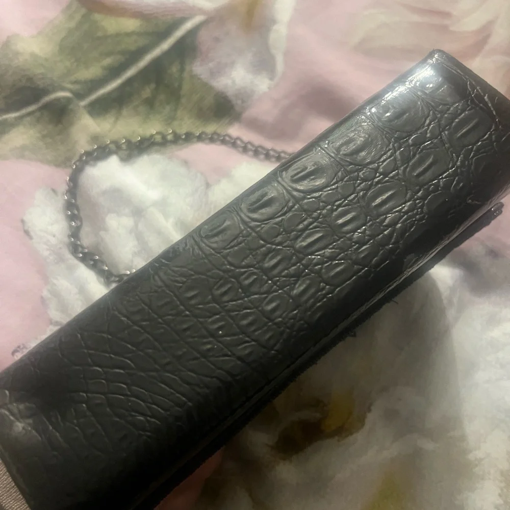 Elegant Black Croc-Embossed Chain Bag